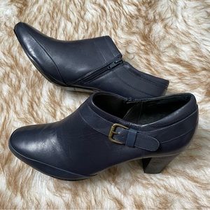 Clarks leather shootie